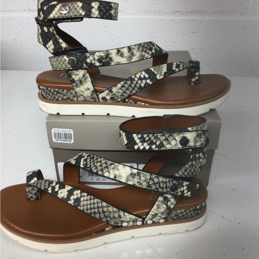 EUC Franco Sarto snakeskin print sandals